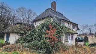 WE FOUND A FAMILIES LIFELONG TREASURES INSIDE THIS ABANDONED HOUSE