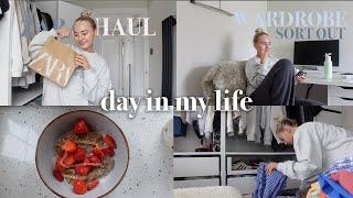 spend the day with me | mini ZARA haul, what I eat in a day + a little wardrobe declutter