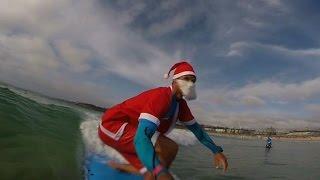 Hundreds of Santas surf in Australia