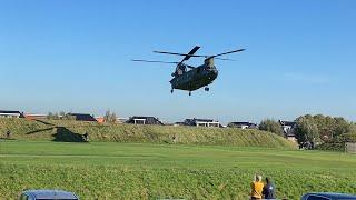 Chinook landt op de arena bij de Balans in Leidschenveen