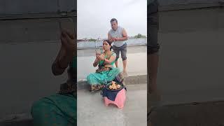 Patni selfie lene mei busy pati ne uthaya fayda #patipatni #patipatnicomedy #couplecomedy #couple