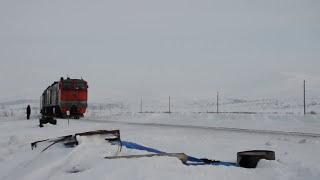 Train Labytnangi - Workuta arriving at km 110 (between Sob and Poljarnij Ural)