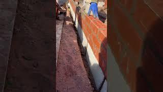 How to lay engineering bricks/dpc