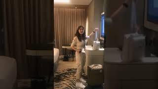 Pramugari Cantik Super Air Jet Di Kamar Hotel