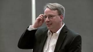 Linus Torvalds about Monolithic kernel