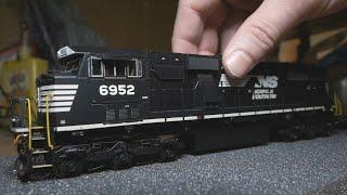 athearn sd60e, loksound 5 install, with sugar cube speaker.