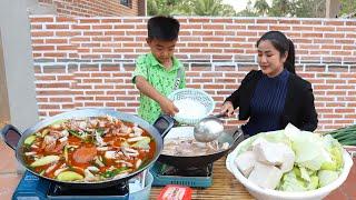 Pregnant mom teach son how make Korean seafood soup - Cook and eat