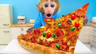 Bebé Mono BonBon hace una pizza gigante y la come con su mejor amigo lindo en casa - MONO BONBON ESP