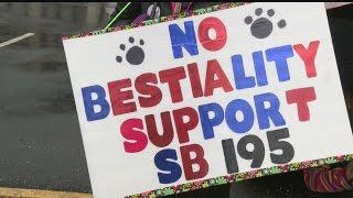 Group gathers in Warren to support anti-bestiality legislation