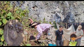 The orphan girl went to pick ginseng to sell. Chee and her parents ground corn