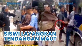 Siswi SMA Layangkan Tendangan Maut Usai Diduga Dilecehkan Kernet Angkutan Umum