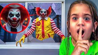 HORROR MC DONALDS CLOWN bricht in meine WOHNUNG ein !