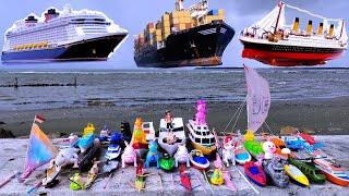 Find ships, ocean liners, big ships, titanic ships, sailboats, speed boats, submarines, boats