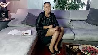 Simona prova le calze autoreggenti Wolford SatinTouch 20 denari color gobi