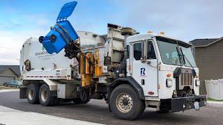 Peterbilt 520 - Labrie Automizer Right-Hand Garbage Truck