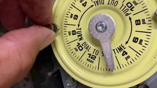 How to set the start and stop times an outdoor light timer