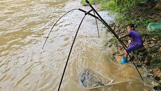 ancient fish trapping techniques, Highland boy Khai harvests fish after typhoon yagi to sell