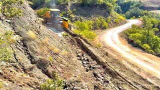 How a John Deere 670 Grader Clears Flooded Mountain Roads #johndeere #grader