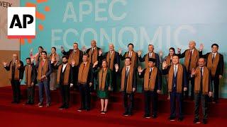 Leaders at APEC summit gather for group photo in Lima