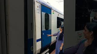 VANDE BHARAT EXPRESS TRAIN AUTOMATIC DOOR OPENING ️#shorts #viral #vandebharatexpress