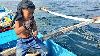 diluar dugaan Bocil ini bikin nelayan senior tak berkutik, little boy deep sea fishing|| hand line 