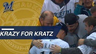 NLCS Gm6: Kratz hugs fans who rock his past jerseys