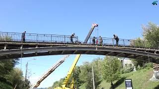 В Харькове демонтировали "Мост влюбленных" через Клочковский спуск