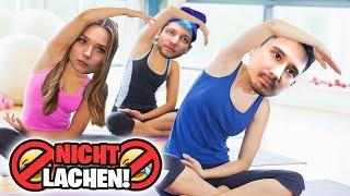 NICHT LACHEN sonst SCHLÄGE (Julia Beautx x Rezo x Ju)