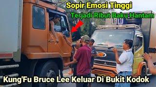 Insident Truk Beradu Kepala Sopir Ngamuk Baku Hantam Jurus Kung'Fu Bruce Lee Keluar Di Bukit kodok