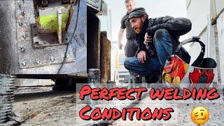 Container lift floor mounts insecure! Trailer inspections!