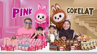 MAKAN MAKANAN WARNA PINK VS COKLAT SESUAI WARNA LABUBU!!