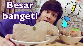 Orang Jepang challenge makan Bakso Besar!! バカでかい肉団子に挑戦!!