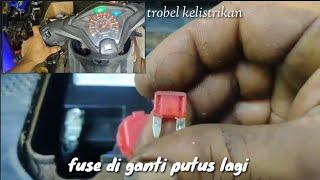 Beat injeksi sekring putus terus lampu sein, klakson, starter, lampu speedometer, mati semua.