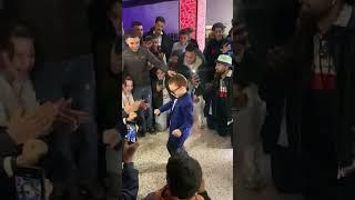 أجمل رقصة من طفل جزائري في عرس