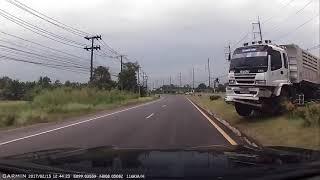 Toyota fortuner vs Truck Accident || Cought on camara || Dashcam 