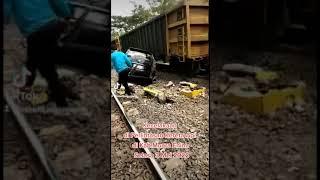 Kecelakaan Kereta Api Tabrak mobil