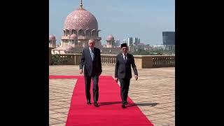 President Erdogan is officially welcomed by Malaysian PM Anwar Ibrahim