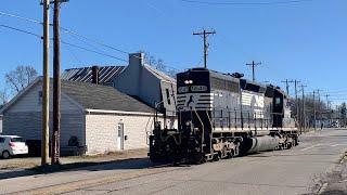 Ohio Street Running Train, Signal Comes On After Locomotives Pass, School Bus Gets To Wait For Train