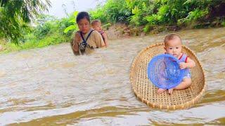 Single mother - lucky to stay at her husband's house after the flood without much damage