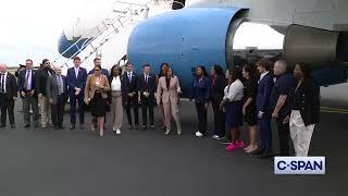 KAMALA HARRIS group picture in Philadelphia after addressing National Association Black Journalists