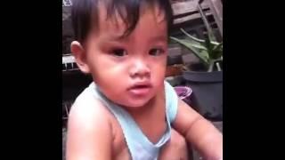 baby lucu imut lagi mandi