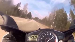 Мерседес угнал от мотоцикла на скорости 300 км/ч.