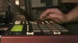 Dj Hoppa 'Doors Routine' (Beat building & Scratching on a MPC 1000)