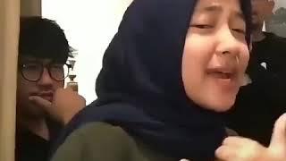 Ekspresi lucu Nissa sabyan main tik tok(2)