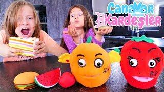 Oyun videosu. Canavar Kardeşler bakım yaptığında squishies ve konuşan meyveler çıkıyor