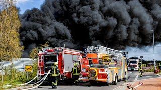 Ausgedehnter Großbrand in Neuss - Schrottplatz brennt in voller Ausdehnung | 22.04.2021