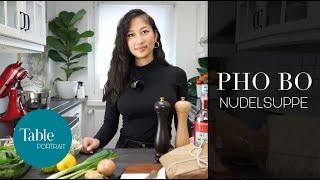 Pho Bo / Vietnamesische Nudelsuppe / Table Portrait