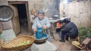 Forgotten Craft: 90-year-old Craftsman Making Straw Cushion | Traditional Village Life