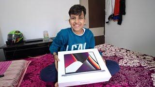 Piyush Unboxing New Macbook Pro 