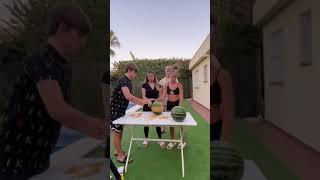 Explotando una SANDIA con Ariann Music y Cesar Abril  TREND de TikTok #Shorts